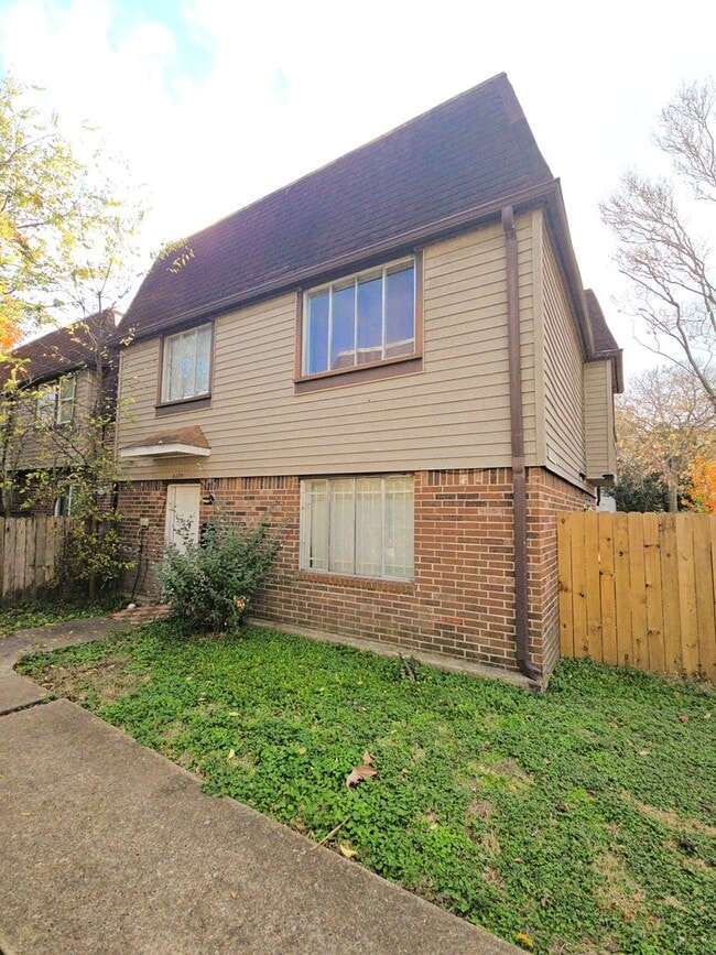 Foto del edificio - 8379 La Roche Ln