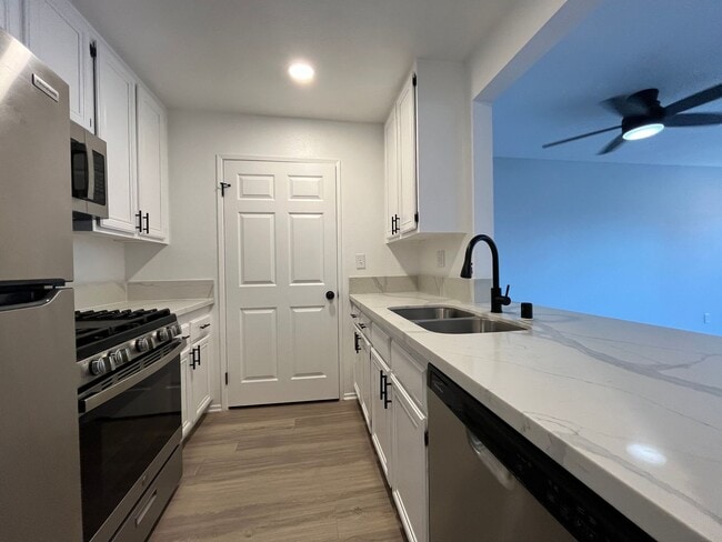 Interior Photo - 315 South Virgil Ave