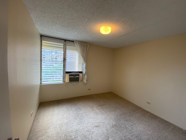 Building Photo - **KEALANI 2BD/2BA/1PK WAIKIKI CONDO FOR RENT**