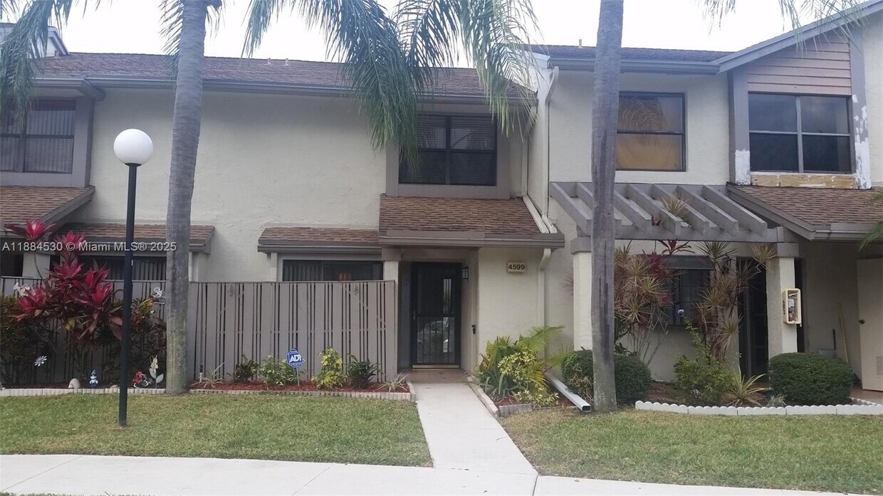 Primary Photo - 4599 Carambola Cir S