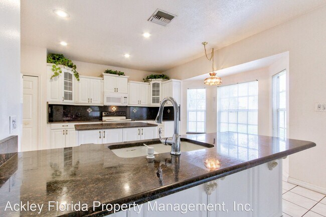 Foto del edificio - 4 br, 3 bath House - 4905 Lake Cecile Driv...