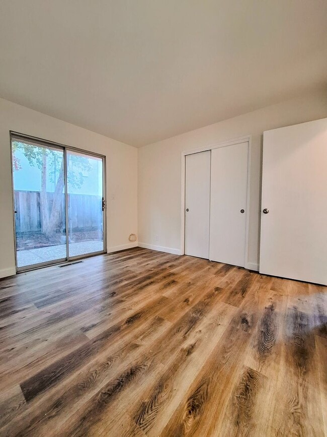 Building Photo - Harr08