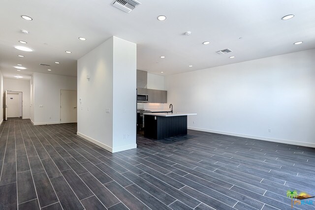 Building Photo - 111 N Palm Canyon Dr