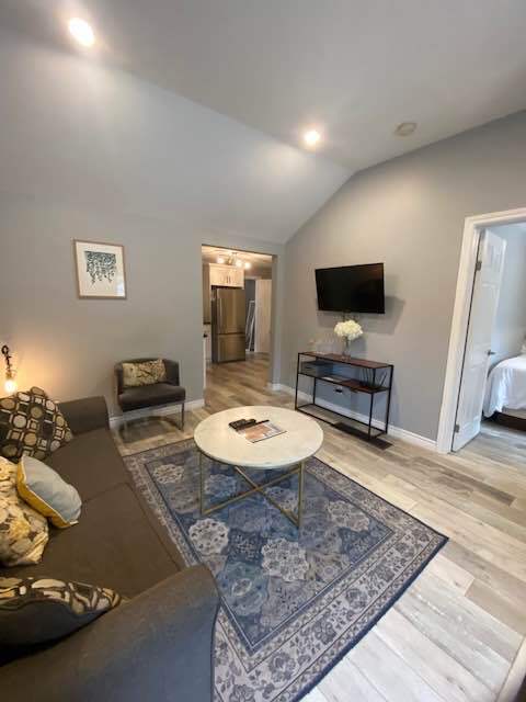 Building Photo - 295 George St