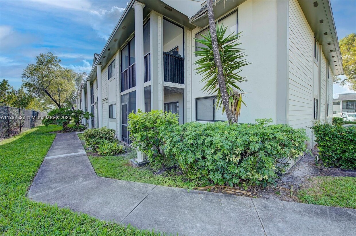 Primary Photo - 20760 NE 4th Ct