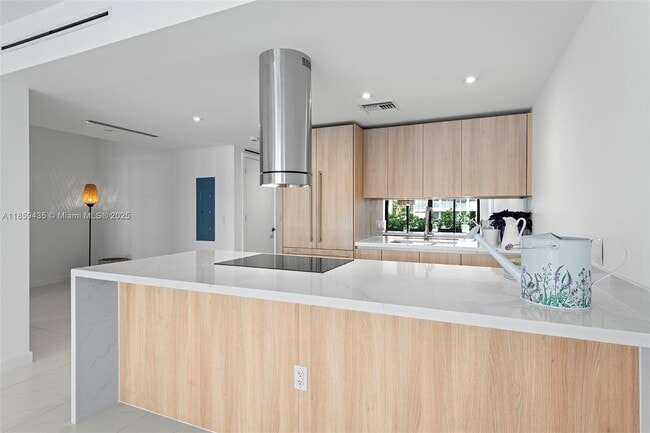 Foto del edificio - 9901 W Bay Harbor Dr