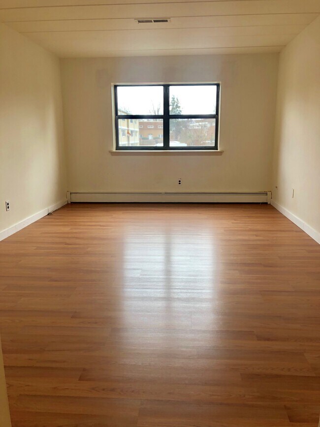 Montgomery Plaza Apartments Apartments in Ardmore, PA