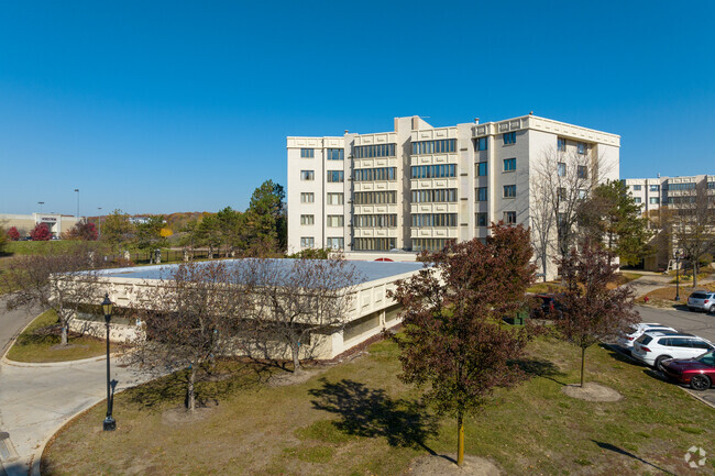 Building Photo - The Enclave