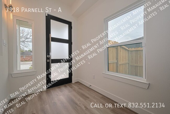 Building Photo - 7918 Parnell St