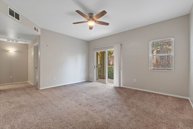 Building Photo - Fabulous Downstairs Condo at Silver Creek!