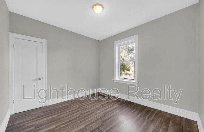 Foto del edificio - 1319 Marshall St