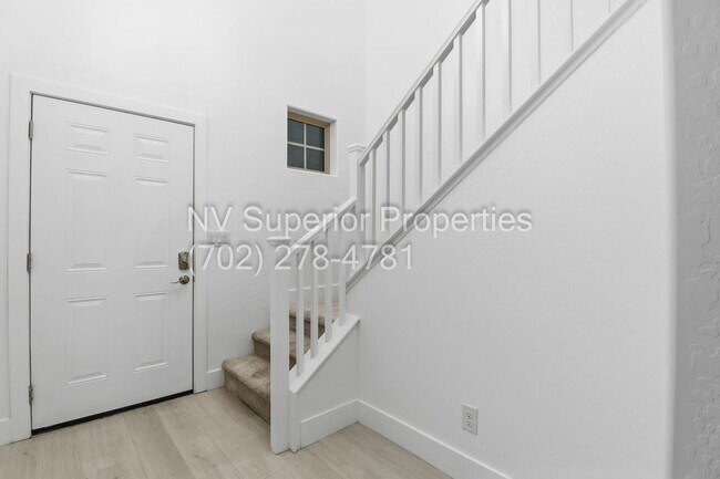 Foto del edificio - SW!! 2 Story 3 bedroom, 2 car garage!!! All Luxury Vinyl Plank flooring downstairs!!! Water condi...