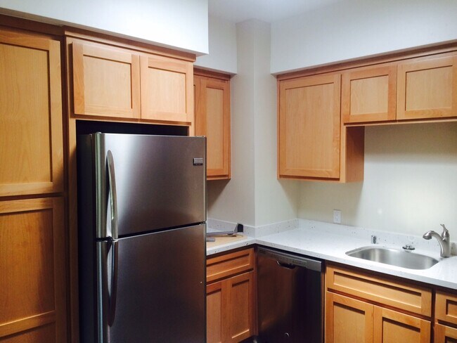 Foto del edificio - Updated 2 Bedroom, 1.5 Bathroom with Indoo...
