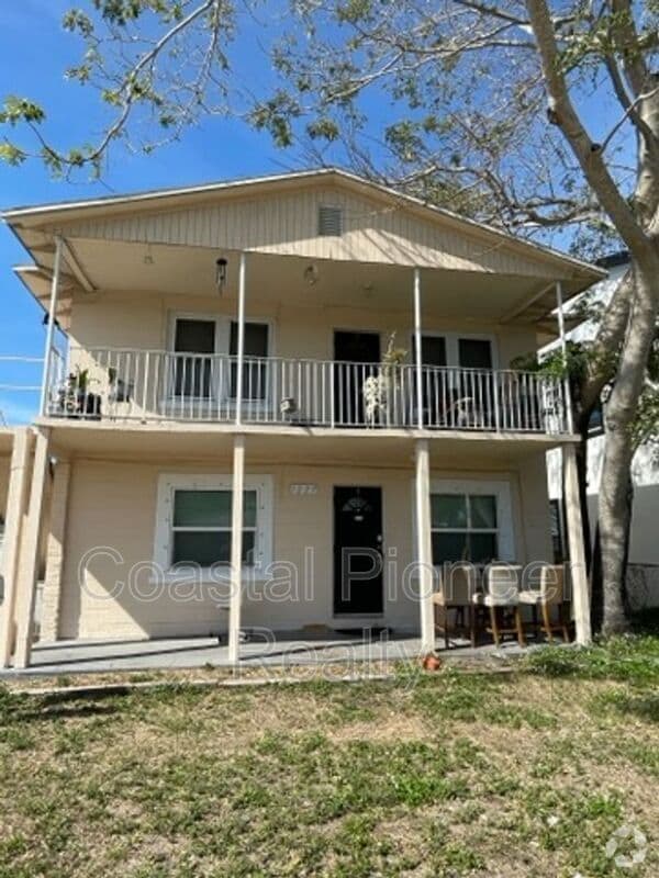 Building Photo - 1237 Fargo St S