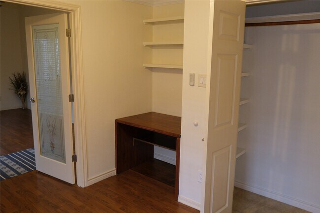 Foto del edificio - 2001 Bering Dr