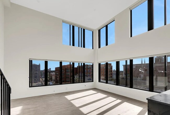Building Photo - 500 N 13th St