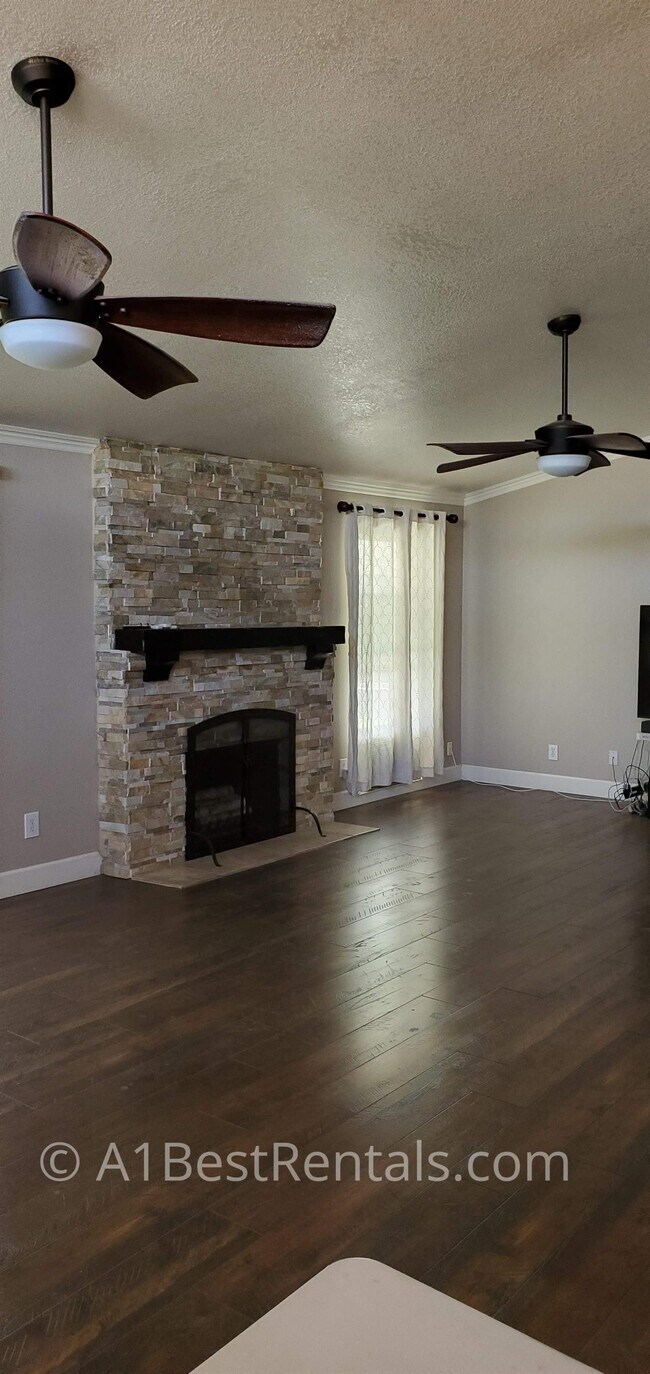 Building Photo - 1404 Central Ave