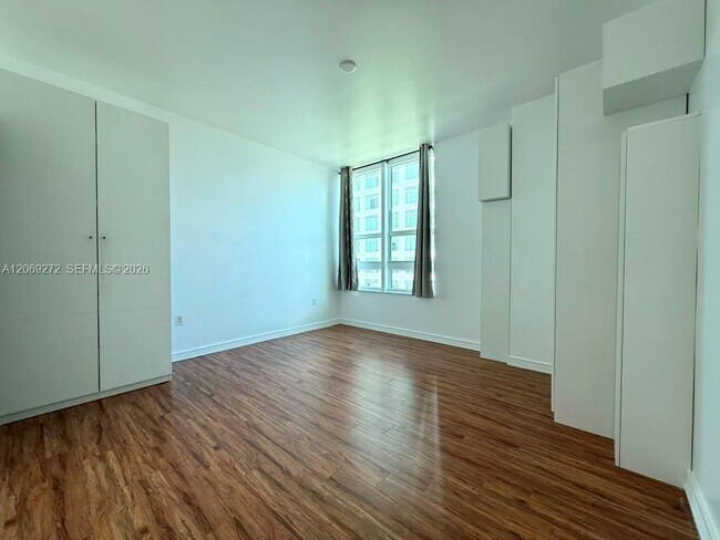 Foto del edificio - 950 Brickell Bay Dr