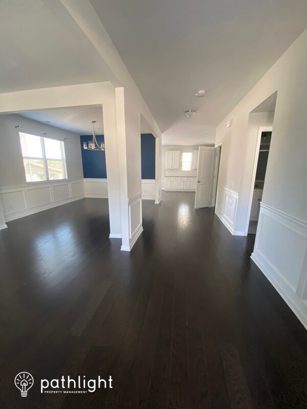 Building Photo - 350 Piedmont Cir