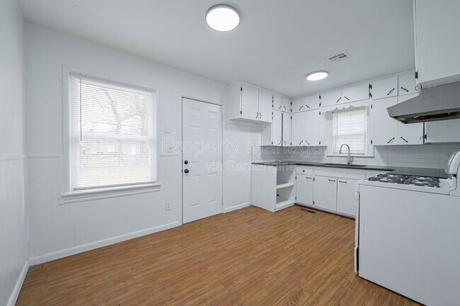 Foto del edificio - 3704 SW 40th Pl