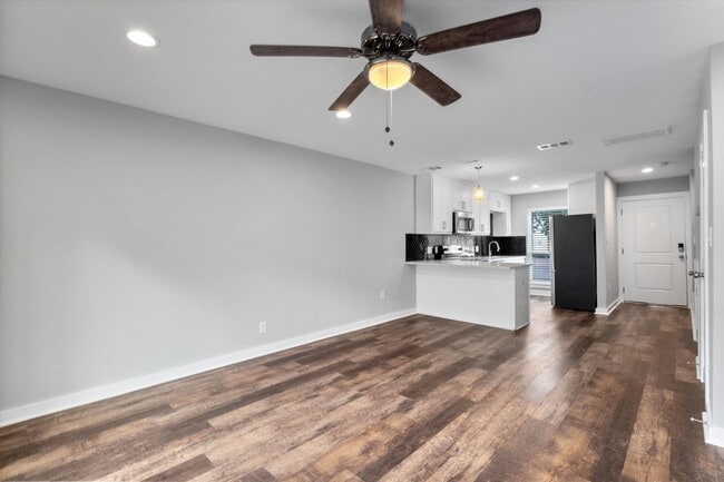 Building Photo - 3810 Southway Dr