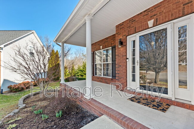 Foto del edificio - 9900 Misty Grove Ln