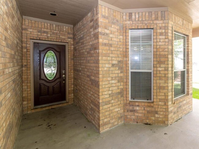 Building Photo - 1073 Misty Cliff Dr