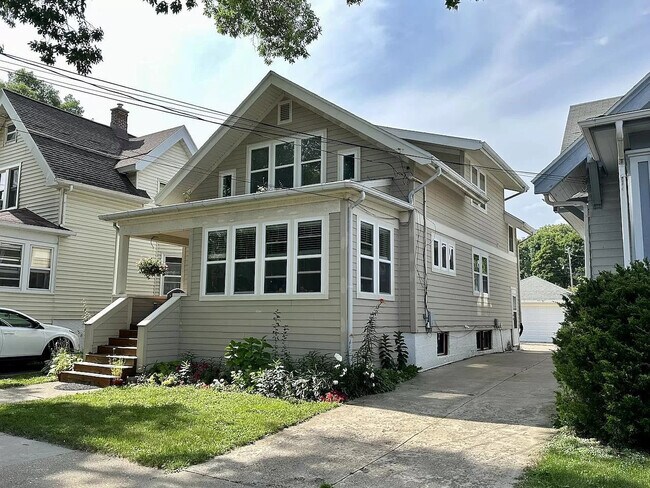 Exterior - 1710 Helena St