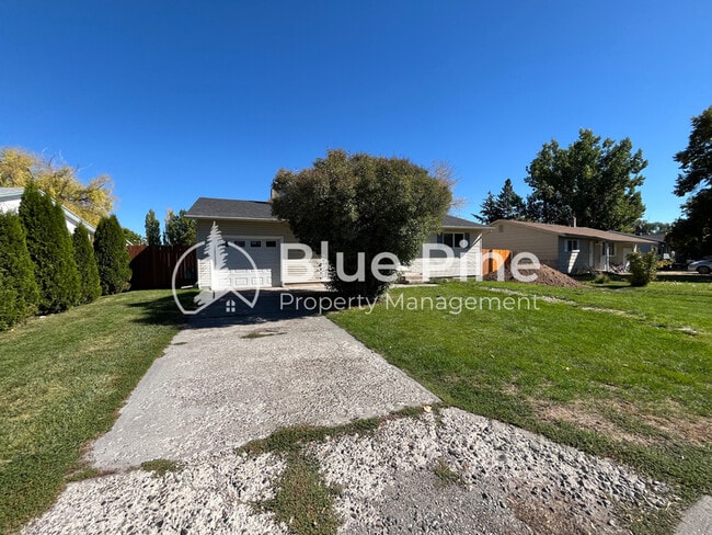 Building Photo - 450 Crimson Dr