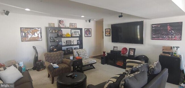 Foto del edificio - 2813 Medstead Ln