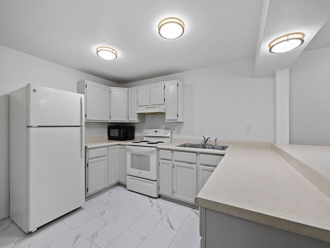 Building Photo - Charming One Bed One Bath Available Now!