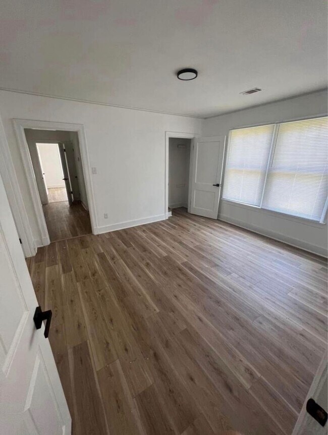 Foto del edificio - 2023 W Short 17th St