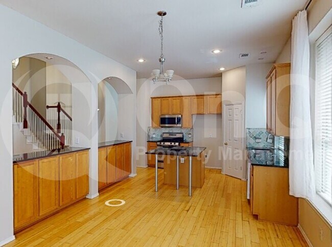 Building Photo - 3301 Mosswood Dr