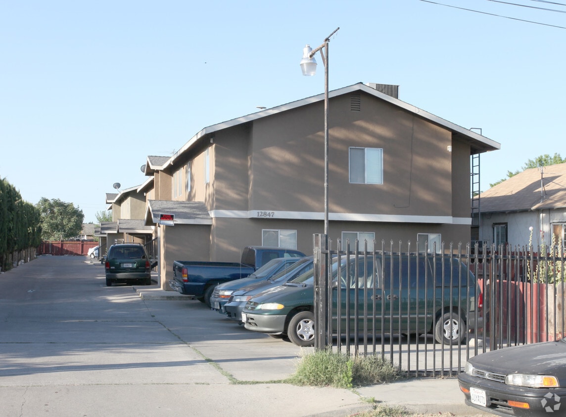 12847 Avenue 413 Ave, Orosi, CA 93647 Apartments in Orosi, CA