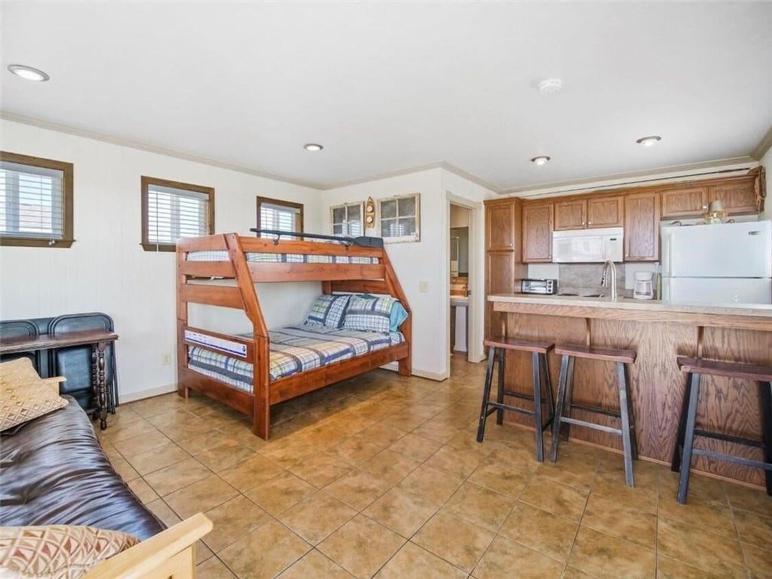 Building Photo - Vacation Home For Rent