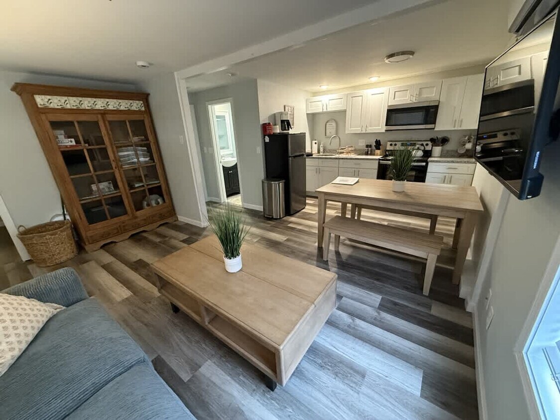 Foto principal - 4 Auburn Ave Ext