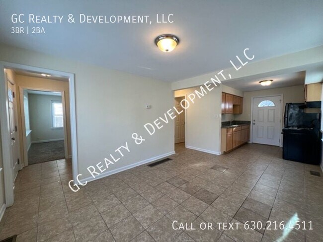 Foto del edificio - ***3 BDRM / 2 FULL BTH / FINISHED BSMT / 2...