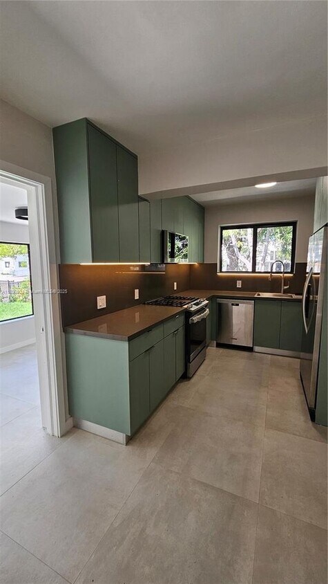 Foto principal - 424 NE 63rd St