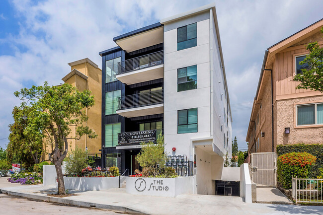 Building Photo - 11055 Fruitland Dr