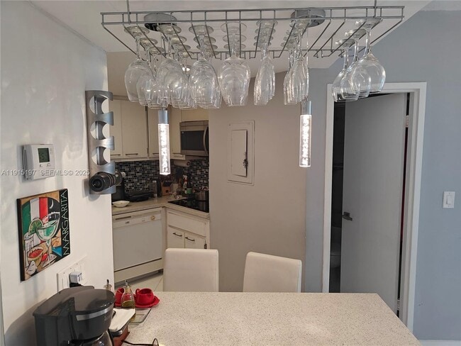 Building Photo - 801 Brickell Bay Dr