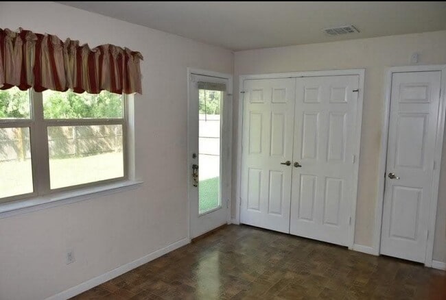 Building Photo - 39090 Prairie North Dr