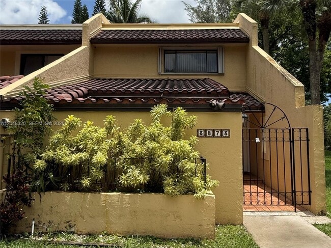 Building Photo - 3873 Alcantara Ave