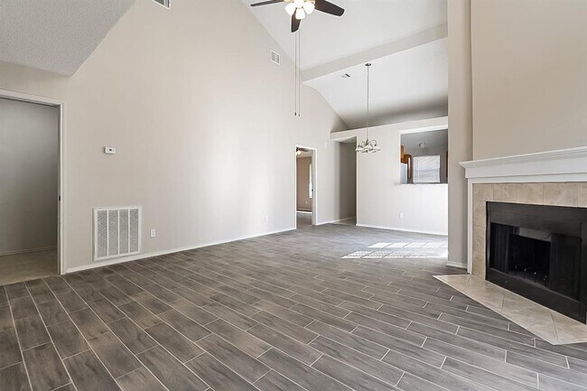 Building Photo - 711 Meadowcreek Ct