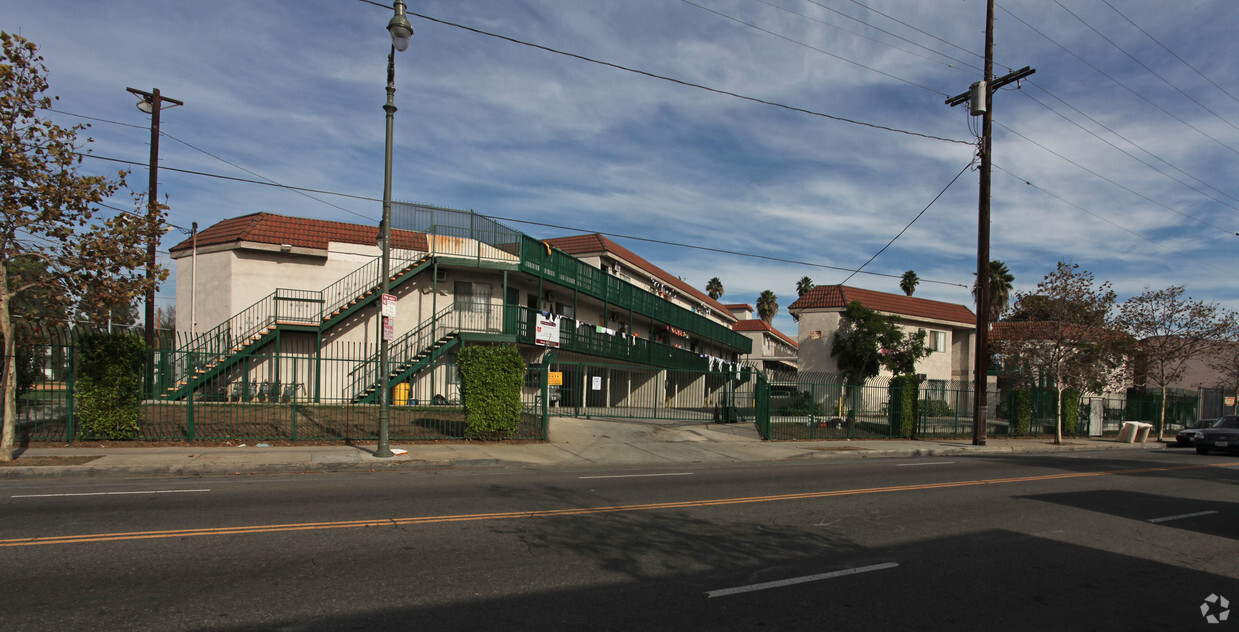 Primary Photo - 135-145 W Avenue 26