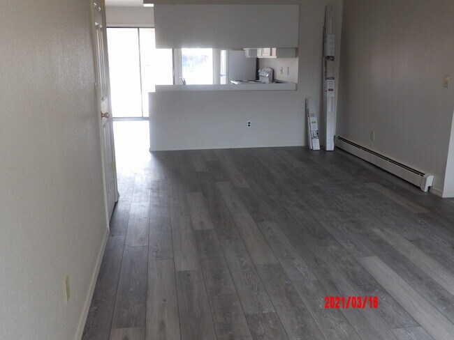 Building Photo - 487 Tracy Dr