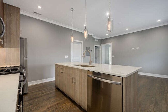 Foto del edificio - 5801 W Ainslie St