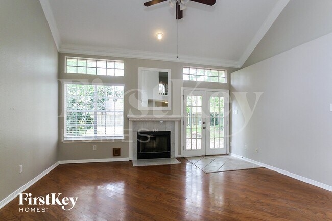 Foto del edificio - 5003 Maple Brook Ln