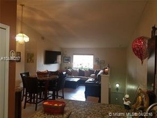 Foto del edificio - 2461 W 76th St