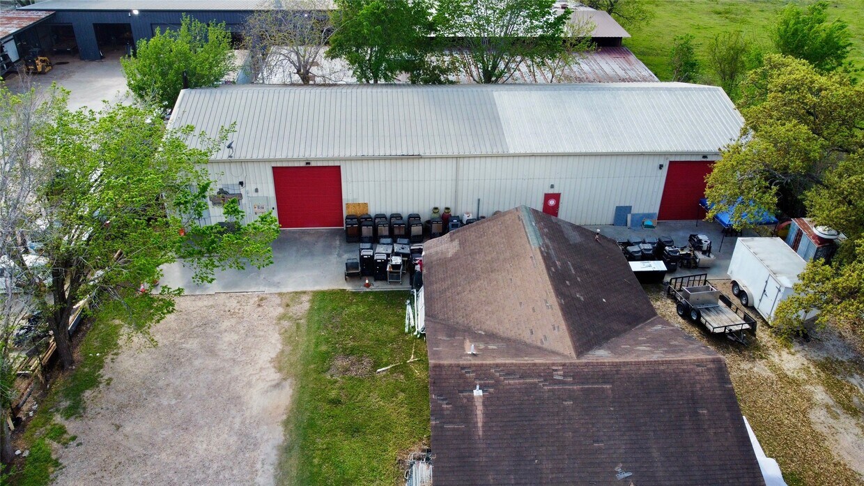 Foto del edificio - 6951 Windfern Rd