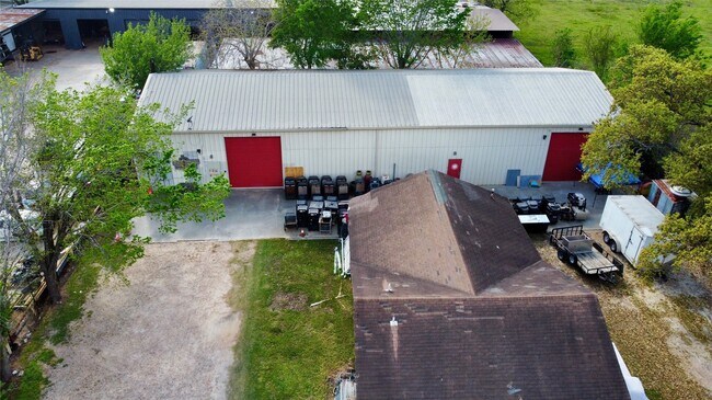 Foto del edificio - 6951 Windfern Rd